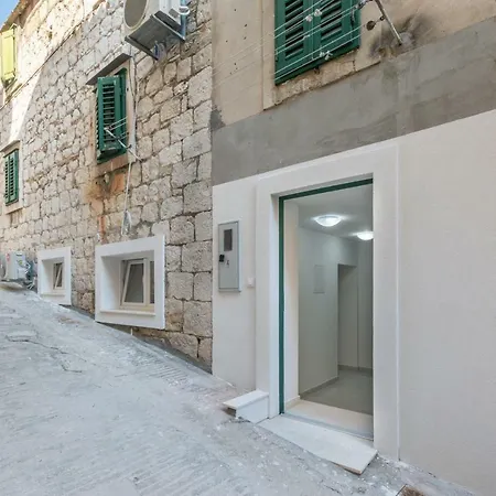 3m Apartment Split